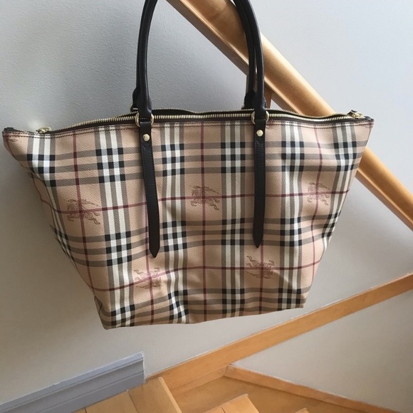 Authentic Burberry Tote, like new - Picture 2 of 7